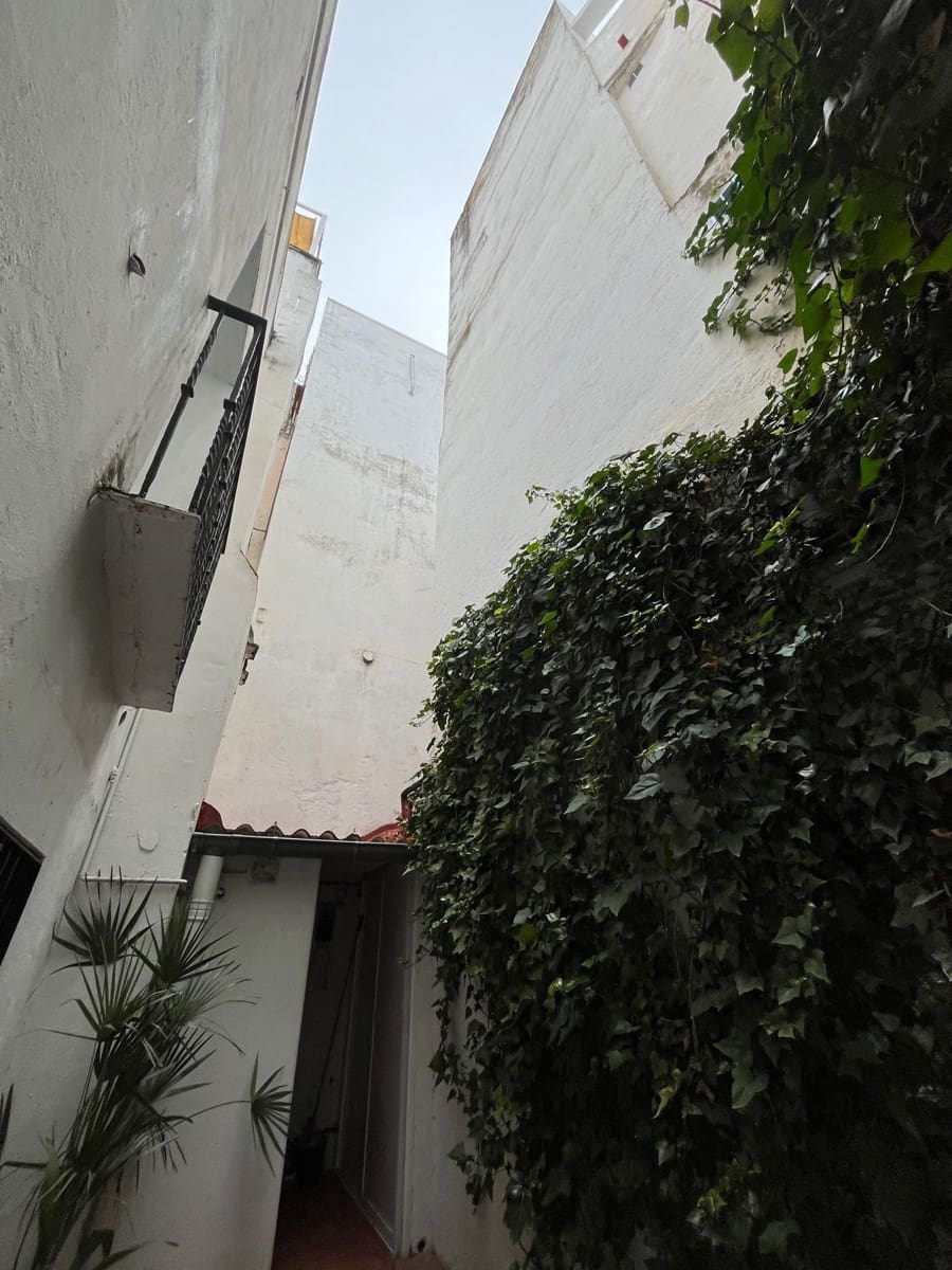 12 bedroom Commercial for rent in Seville city - € 3,300 (Ref: 9504354)