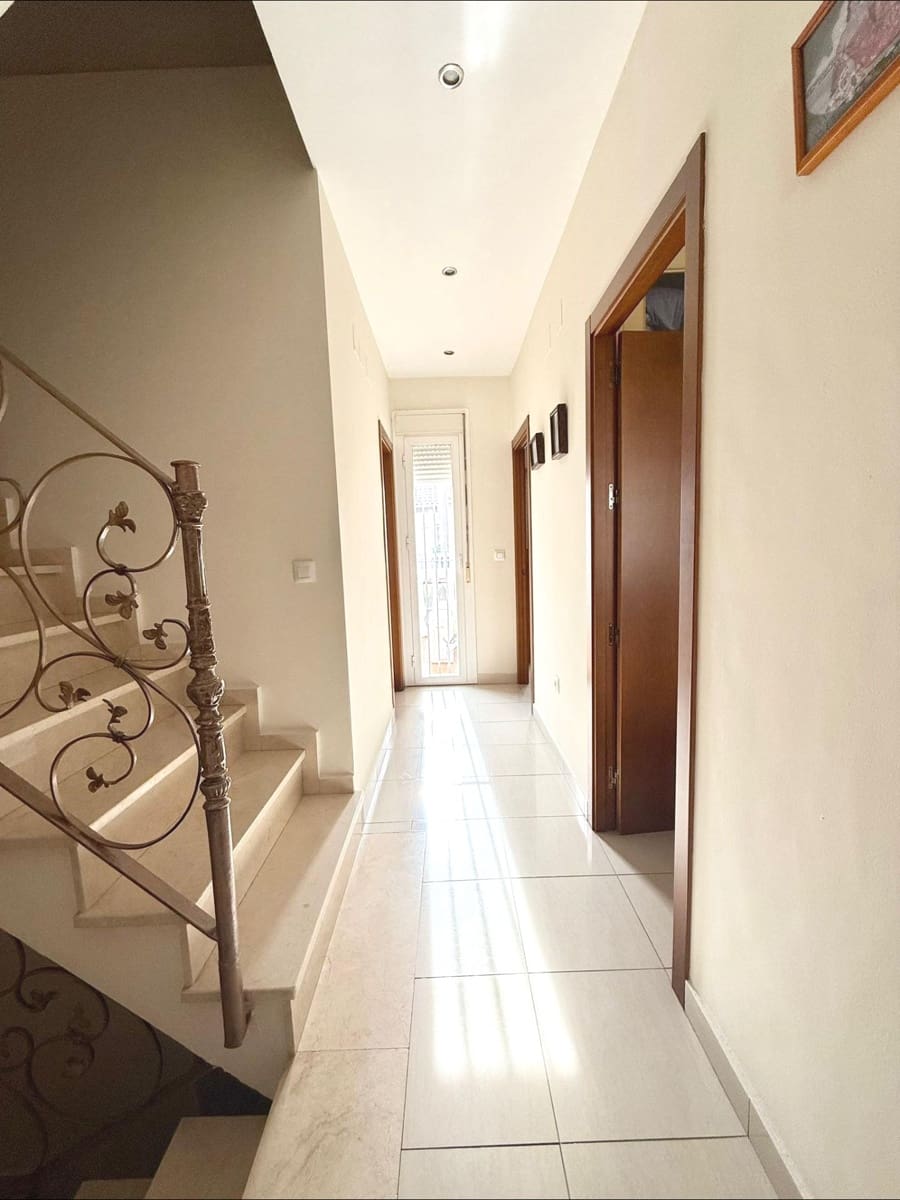 5 soveværelse Rækkehus til salg i Santiponce - € 222.500 (Ref: 9508942)