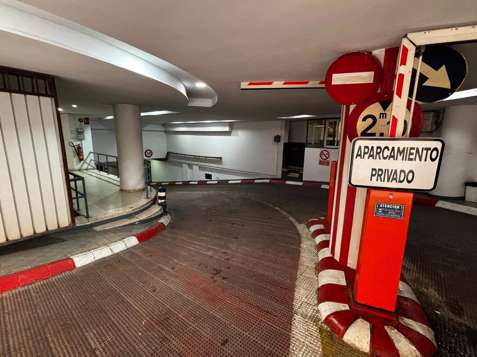 Garage à vendre à Seville ville - 42 000 € (Ref: 9513471)