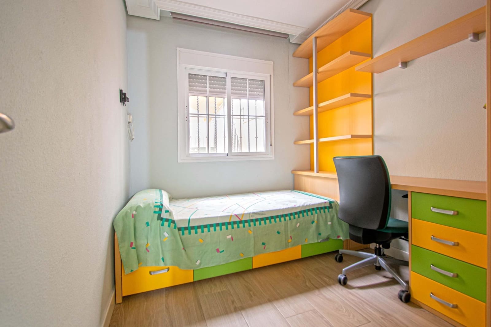 3 bedroom Flat for sale in Montequinto - € 225,000 (Ref: 9513472)