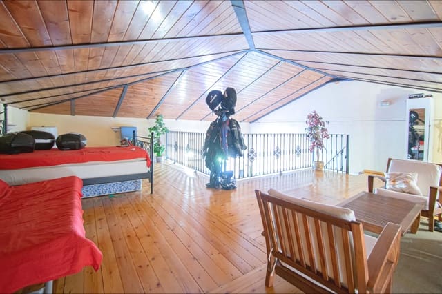 Finca/Casa Rural de 6 habitaciones en Carmona en venta con garaje - 385.336 € (Ref: 9513473)