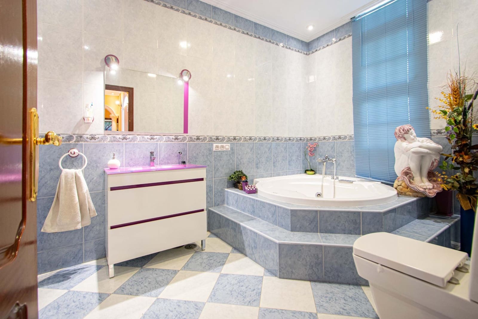 6 soveværelse Finca/Landehus til salg i Carmona med garage - € 385.336 (Ref: 9513473)