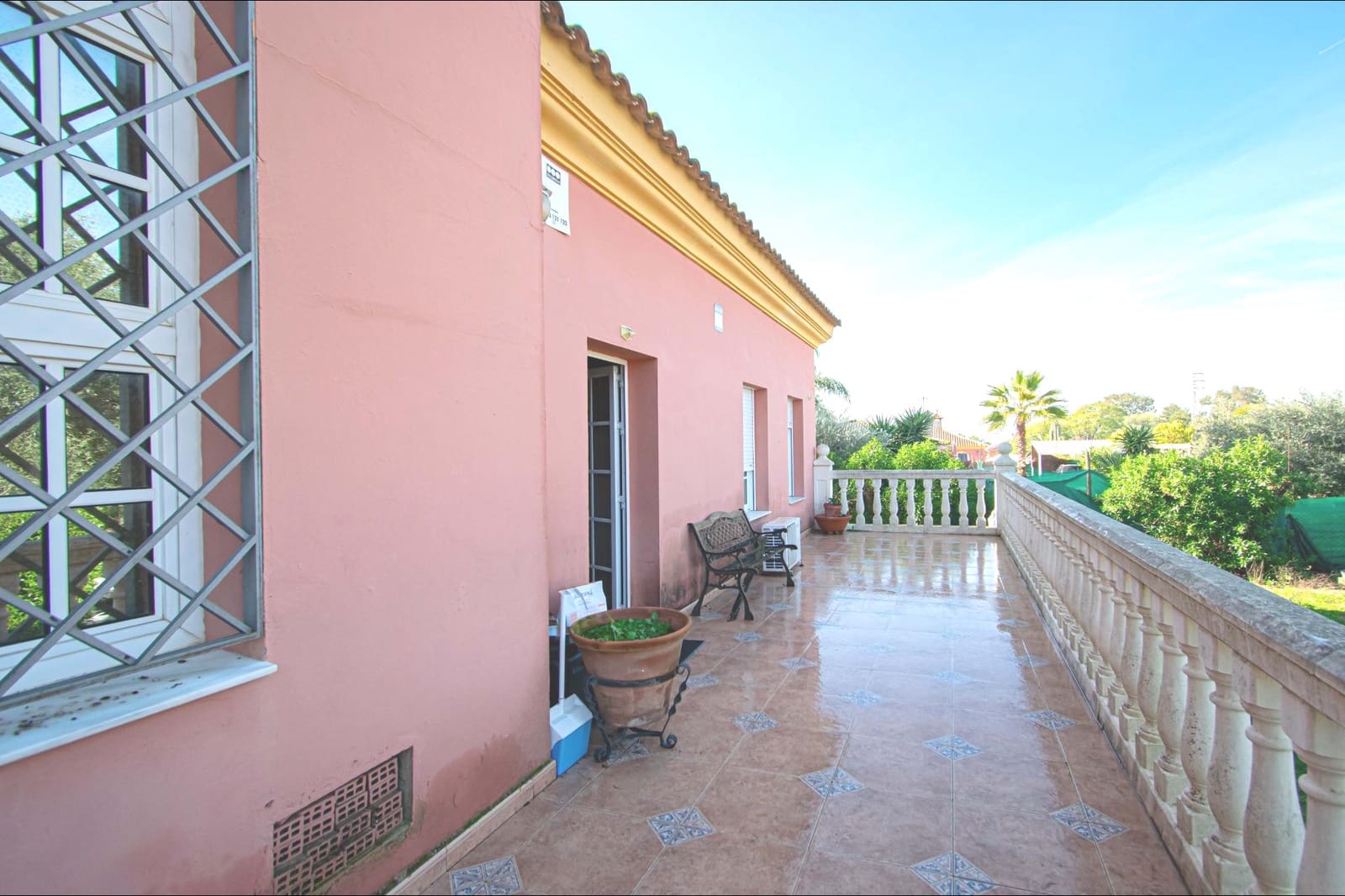 6 bedroom Finca/Country House for sale in Carmona with garage - € 385,336 (Ref: 9513473)