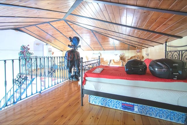 6 bedroom Finca/Country House for sale in Carmona with garage - € 385,336 (Ref: 9513473)
