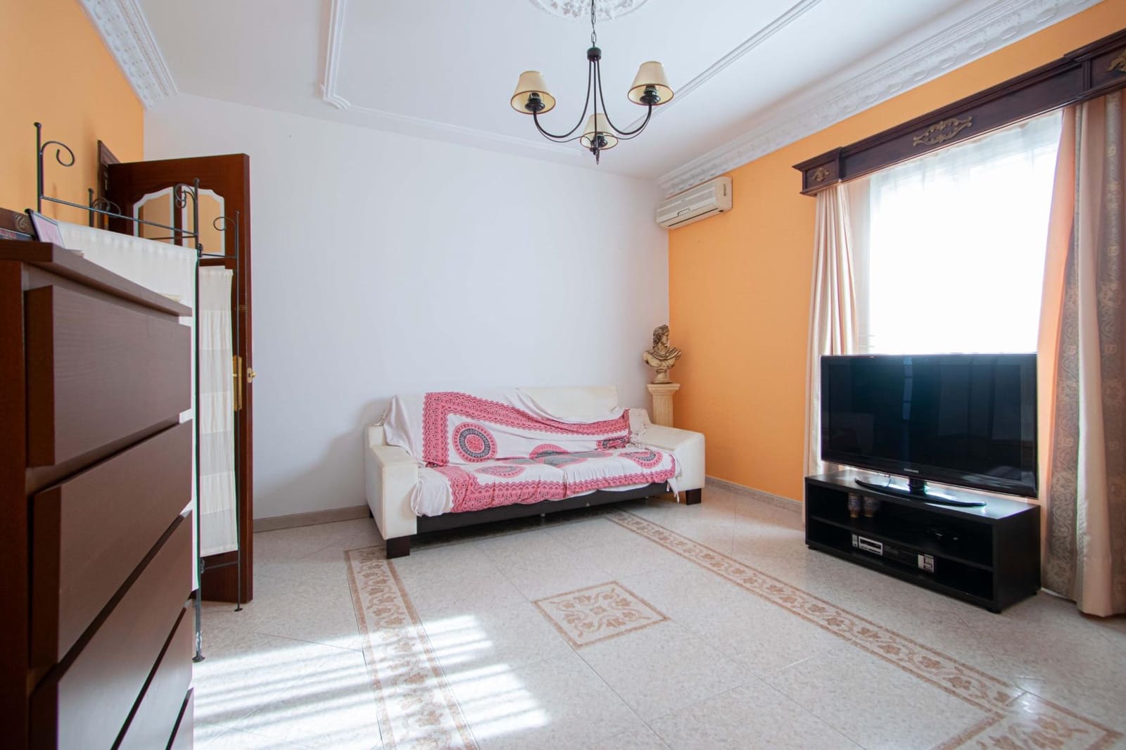 6 soveværelse Finca/Landehus til salg i Carmona med garage - € 385.336 (Ref: 9513473)
