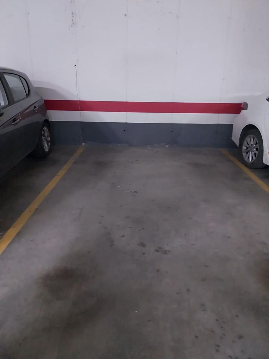 Garage for sale in Seville city - € 24,000 (Ref: 9518959)