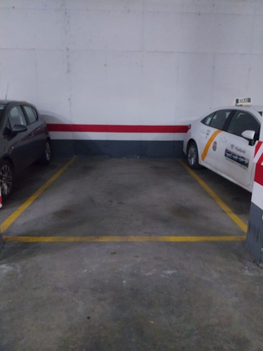 Garage for sale in Seville city - € 24,000 (Ref: 9518959)