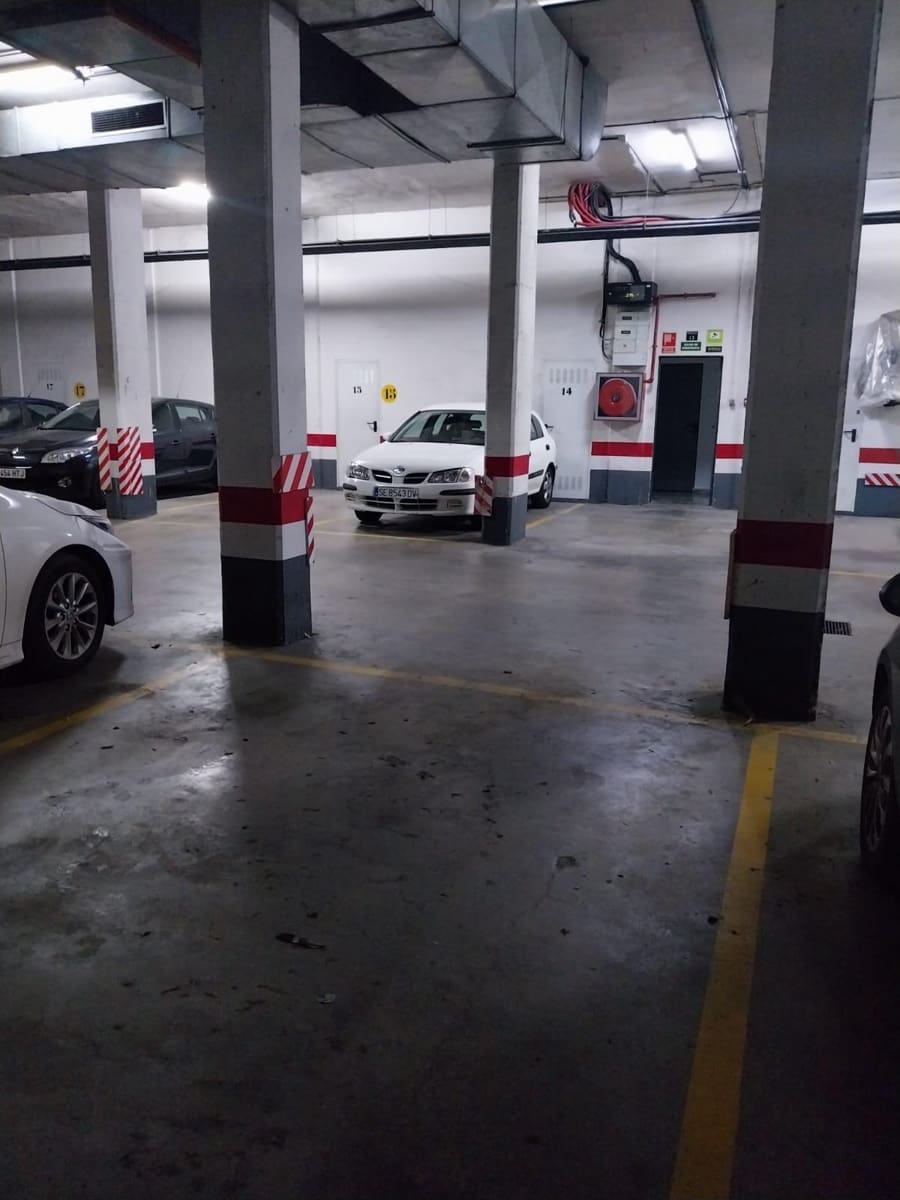 Garage for sale in Seville city - € 24,000 (Ref: 9518959)