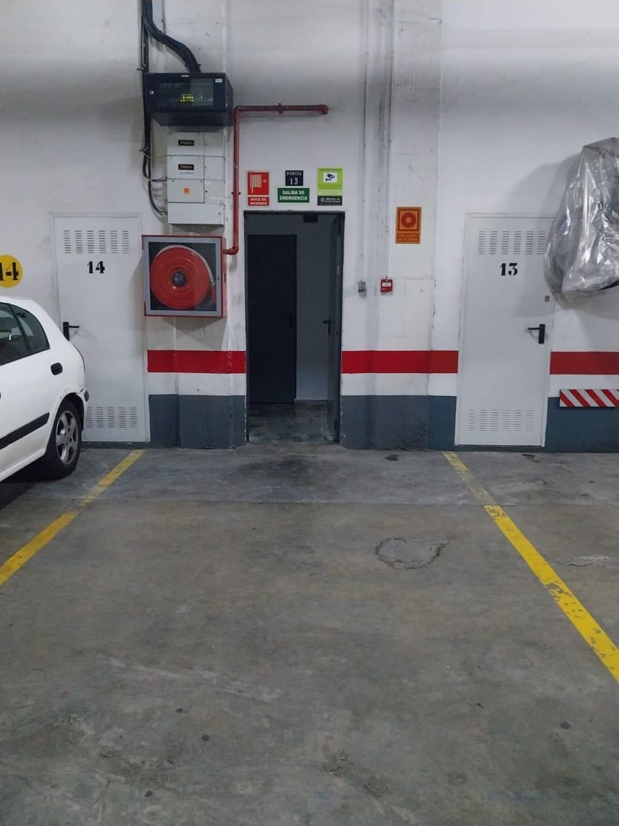 Garage for sale in Seville city - € 24,000 (Ref: 9518959)