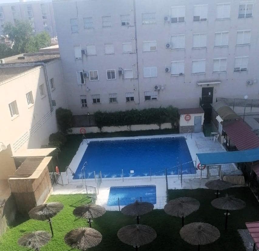 Piso de 3 habitaciones en Sevilla ciudad en venta con piscina garaje - 240.000 € (Ref: 9518960)