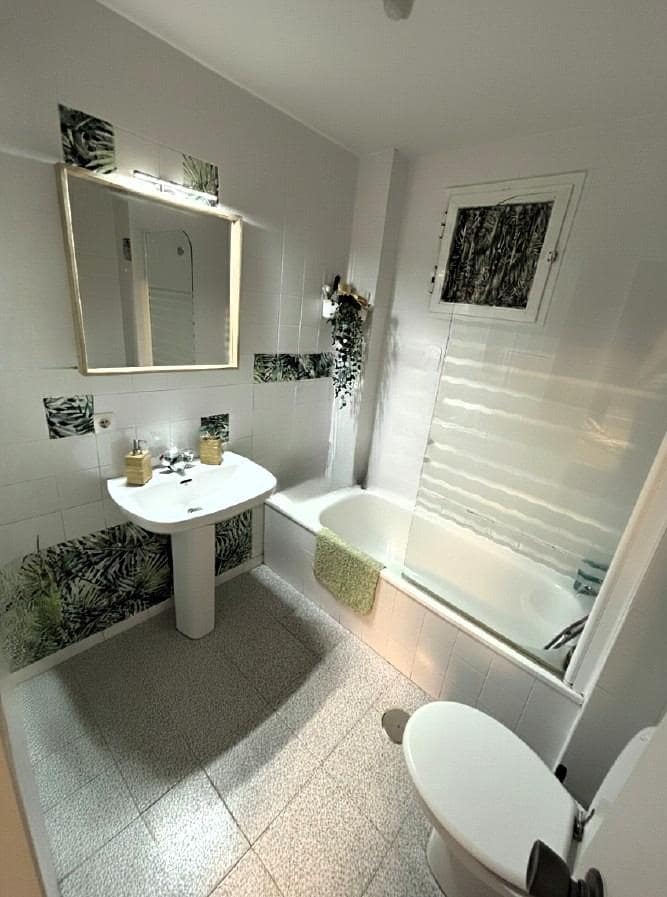 Piso de 3 habitaciones en Sevilla ciudad en venta con piscina garaje - 240.000 € (Ref: 9518960)