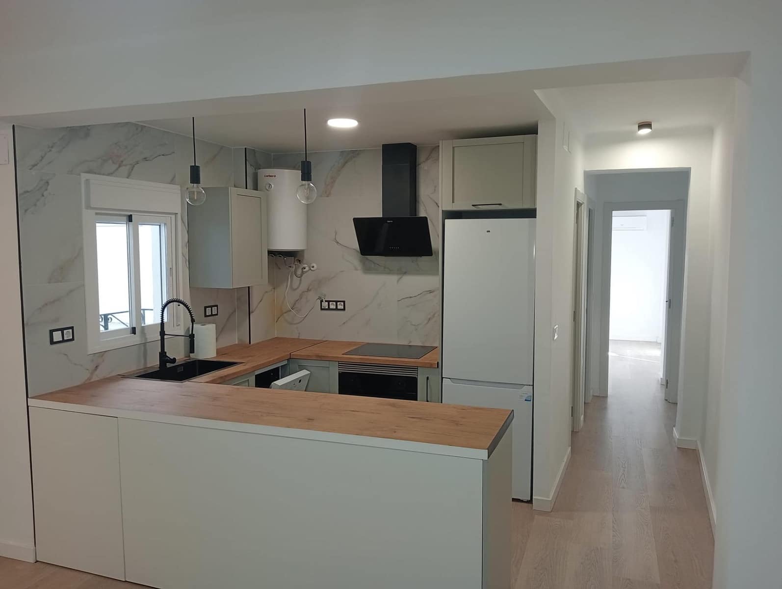 2 bedroom Flat for rent in Seville city - € 1,050 (Ref: 9518962)