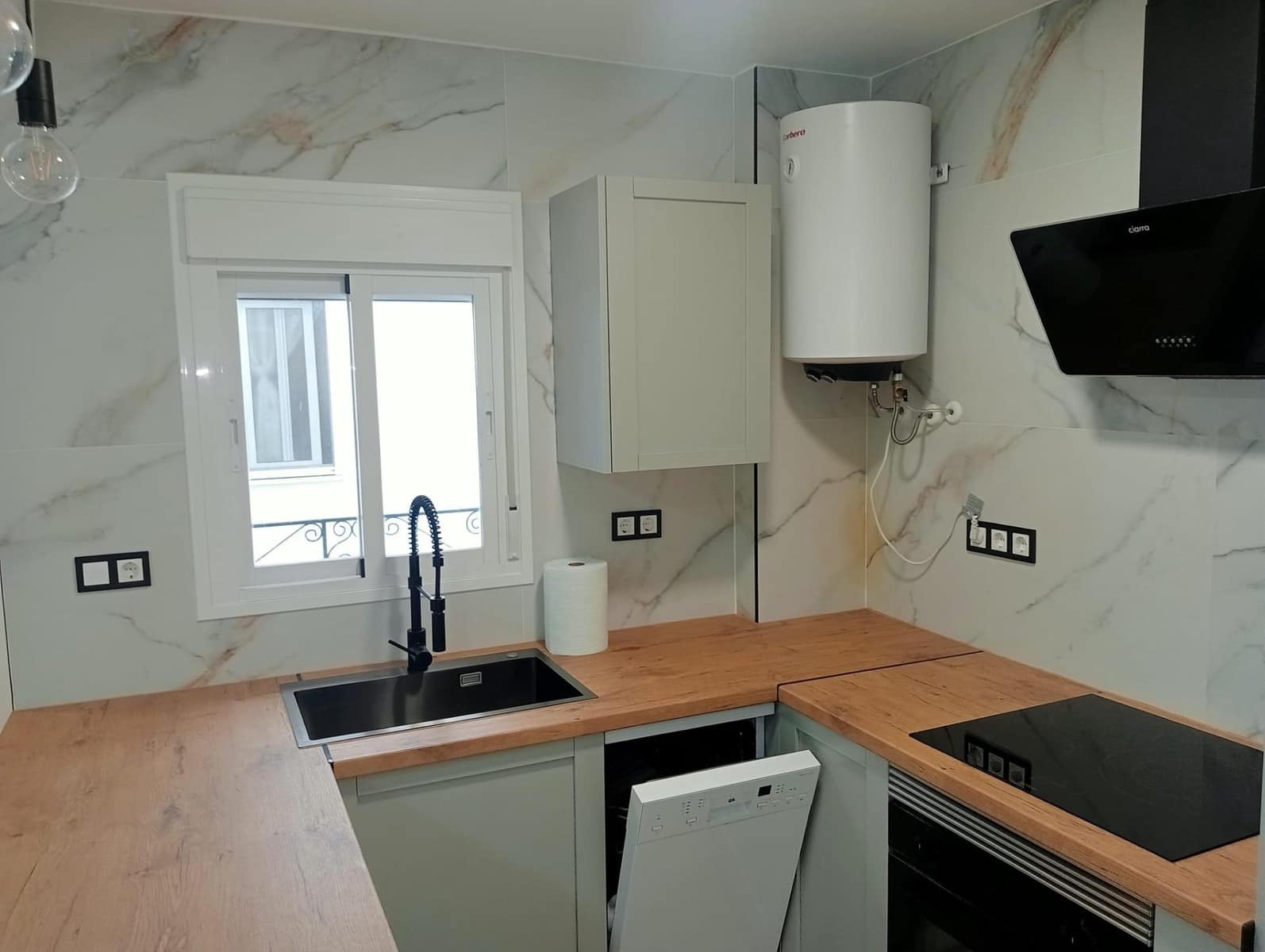 2 bedroom Flat for rent in Seville city - € 1,050 (Ref: 9518962)