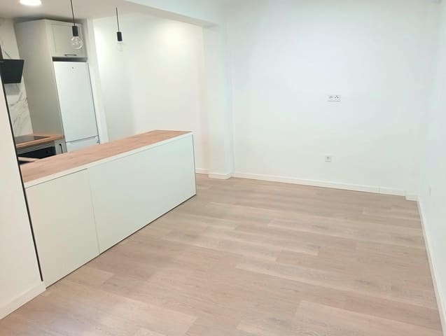 2 slaapkamer Flat te huur in Sevilla stad - € 1.050 (Ref: 9518962)