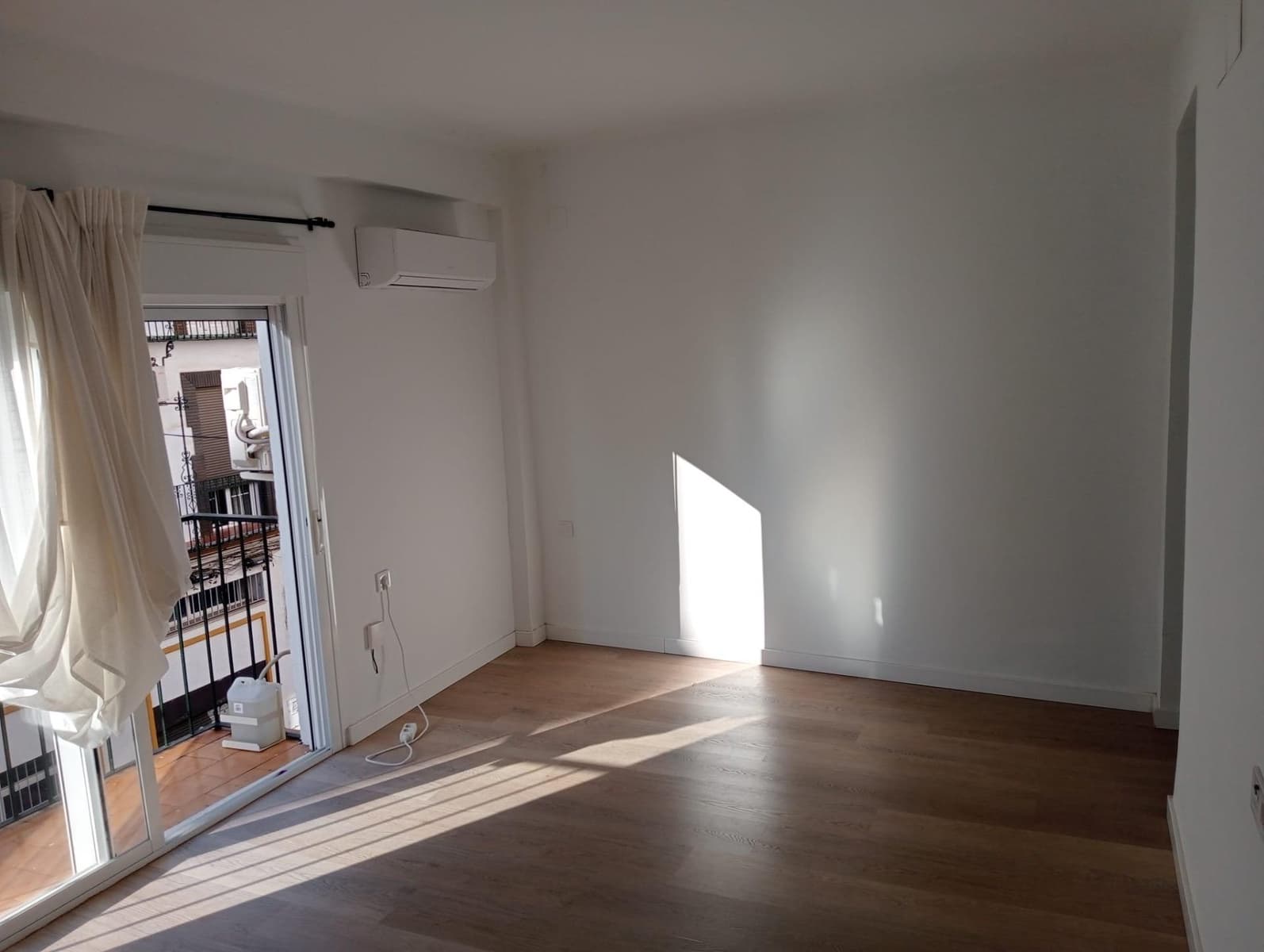 2 bedroom Flat for rent in Seville city - € 1,050 (Ref: 9518962)