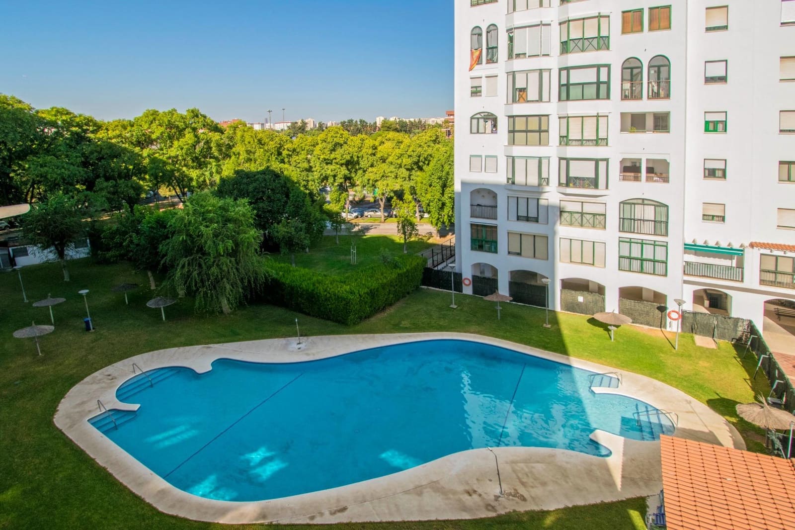 3 bedroom Flat for sale in Seville city with pool - € 310,000 (Ref: 9524381)