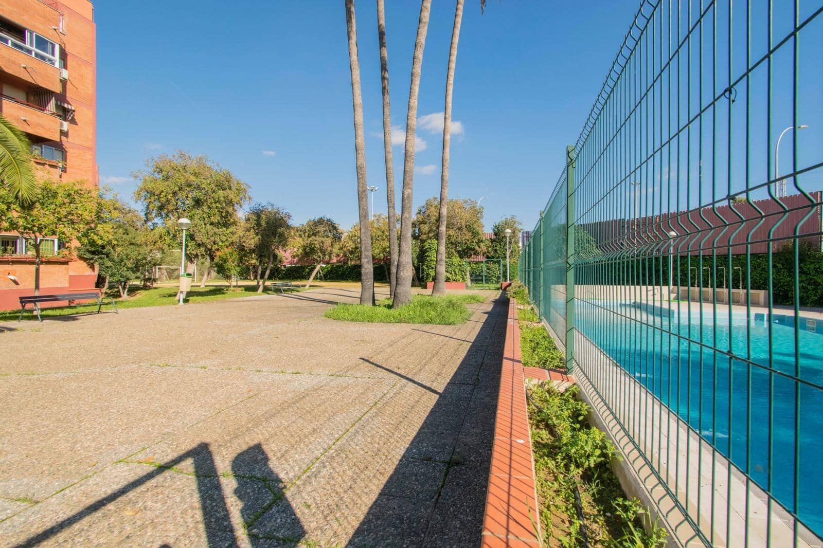 5 makuuhuone Kattohuoneisto myytävänä paikassa Sevilla kaupunki mukana uima-altaan 
autotalli - 630 000 € (Ref: 9524383)