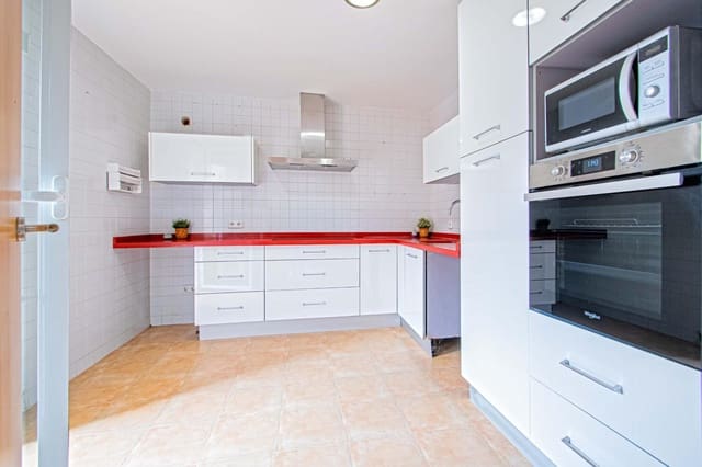 Pareado de 4 habitaciones en Espartinas en venta - 279.000 € (Ref: 9524385)