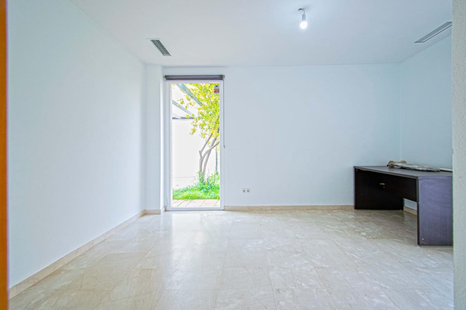 4 bedroom Semi-detached Villa for sale in Espartinas - € 279,000 (Ref: 9524385)