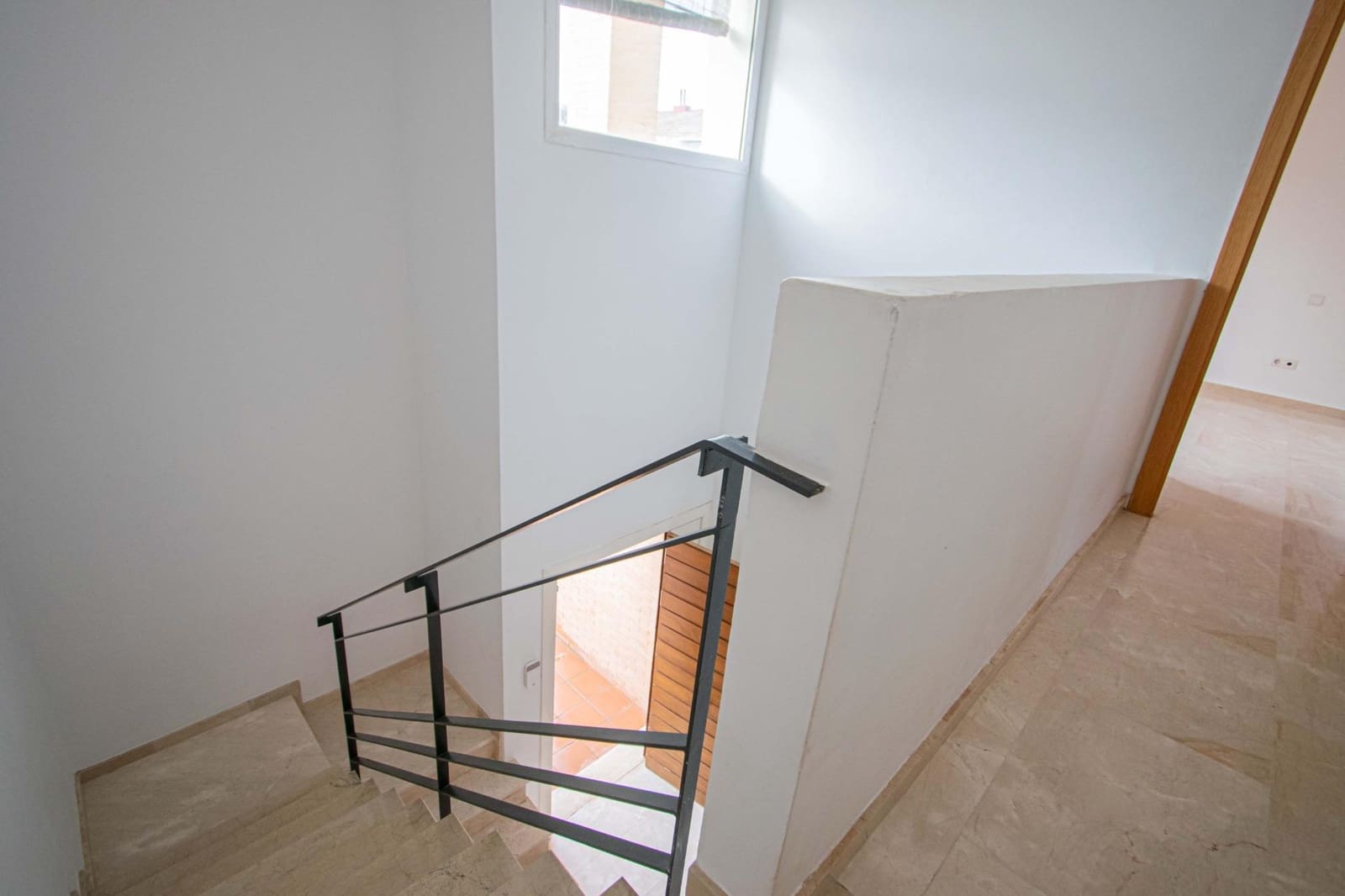 4 bedroom Semi-detached Villa for sale in Espartinas - € 279,000 (Ref: 9524385)