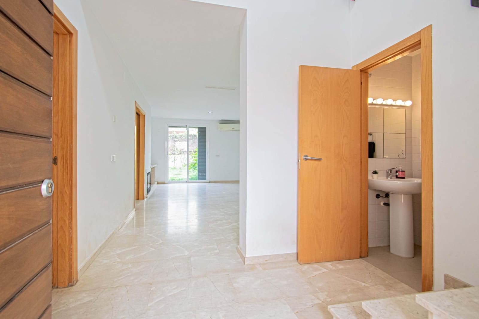 4 bedroom Semi-detached Villa for sale in Espartinas - € 279,000 (Ref: 9524385)