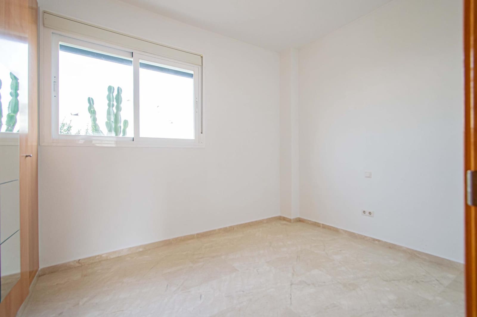 4 bedroom Semi-detached Villa for sale in Espartinas - € 279,000 (Ref: 9524385)