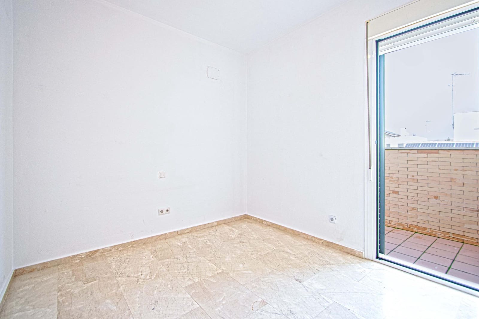 4 bedroom Semi-detached Villa for sale in Espartinas - € 279,000 (Ref: 9524385)