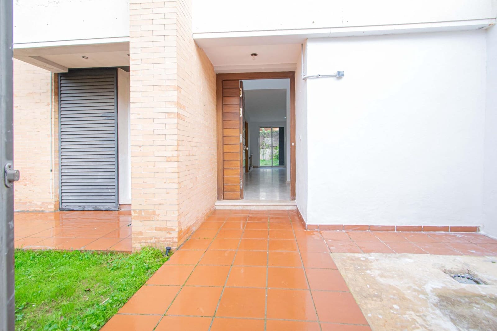 4 bedroom Semi-detached Villa for sale in Espartinas - € 279,000 (Ref: 9524385)