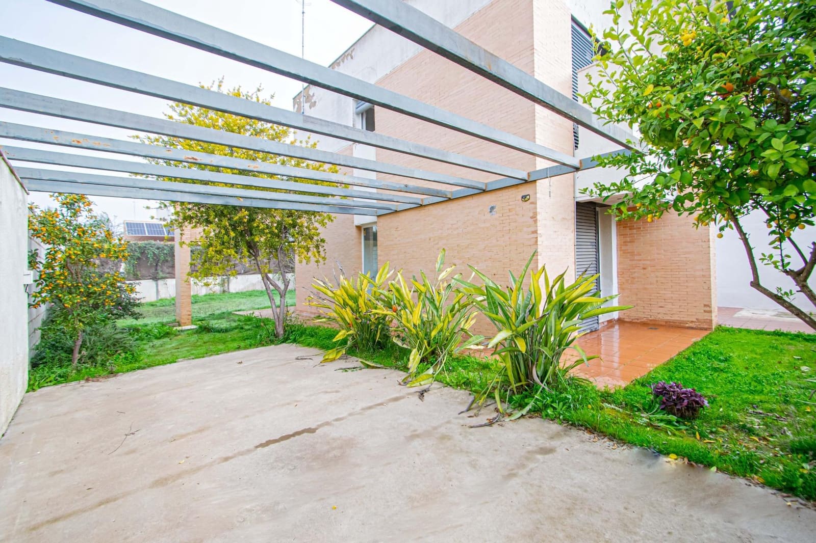 4 bedroom Semi-detached Villa for sale in Espartinas - € 279,000 (Ref: 9524385)