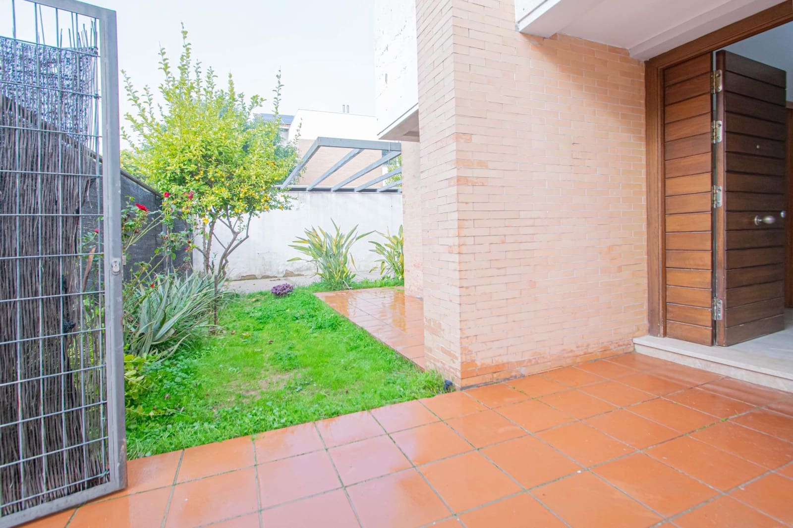 4 bedroom Semi-detached Villa for sale in Espartinas - € 279,000 (Ref: 9524385)