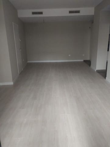 3 slaapkamer Appartement te huur in Sevilla stad met zwembad garage - € 1.250 (Ref: 9527770)