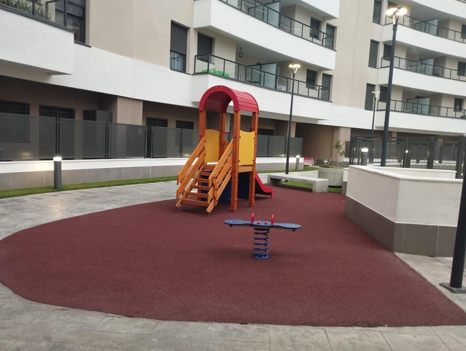 3 quarto Apartamento para arrendar em Sevilha cidade com piscina garagem - 1 250 € (Ref: 9527770)