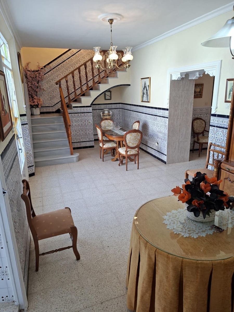 8 bedroom Townhouse for sale in Villalba del Alcor - € 190,000 (Ref: 9527775)