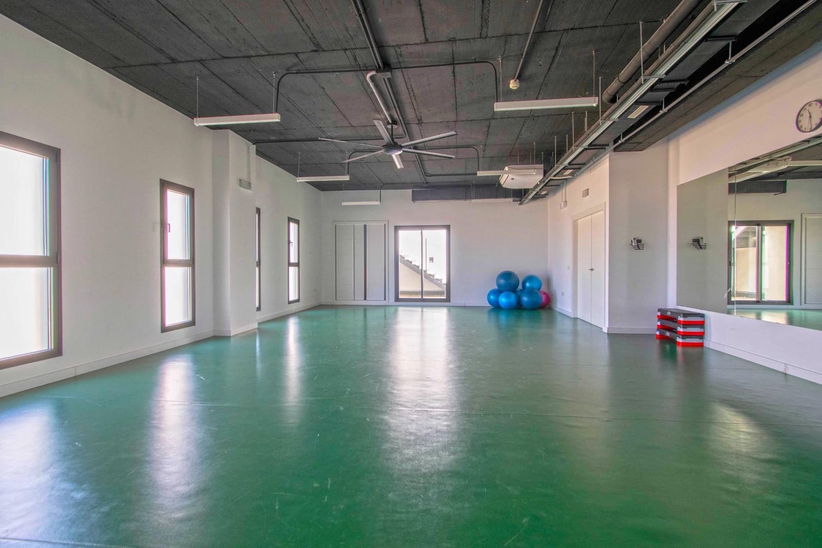 3 slaapkamer Flat te koop in Sevilla stad met zwembad garage - € 350.000 (Ref: 9530646)