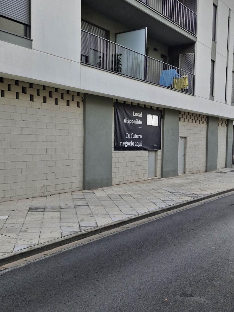 Commercial for sale in Dos Hermanas - € 105,000 (Ref: 9530647)