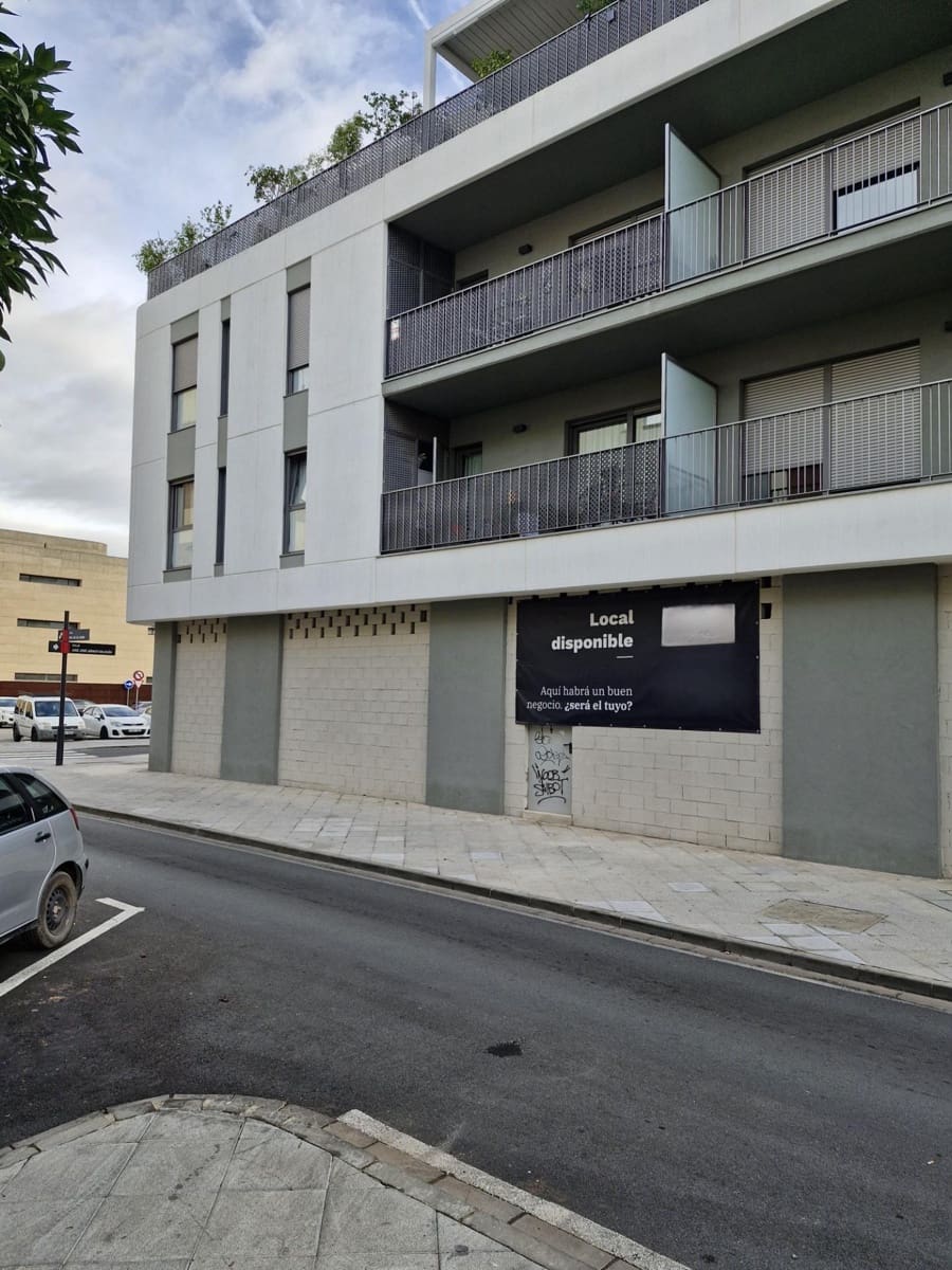 Commercial for sale in Dos Hermanas - € 105,000 (Ref: 9530647)