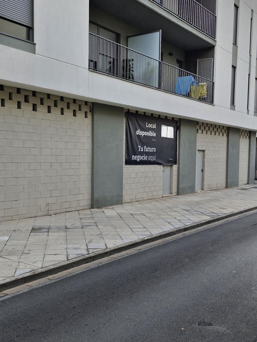 Commercial for sale in Dos Hermanas - € 105,000 (Ref: 9530647)