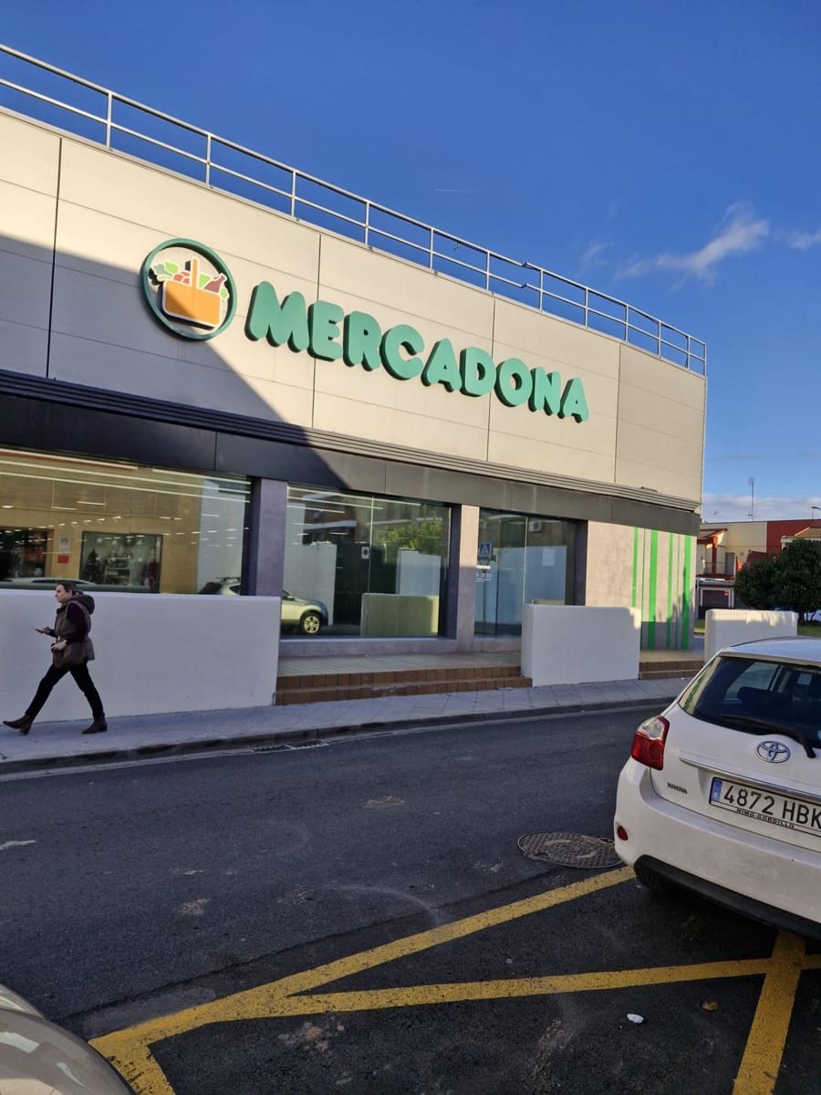 Commercial for sale in Dos Hermanas - € 105,000 (Ref: 9530647)