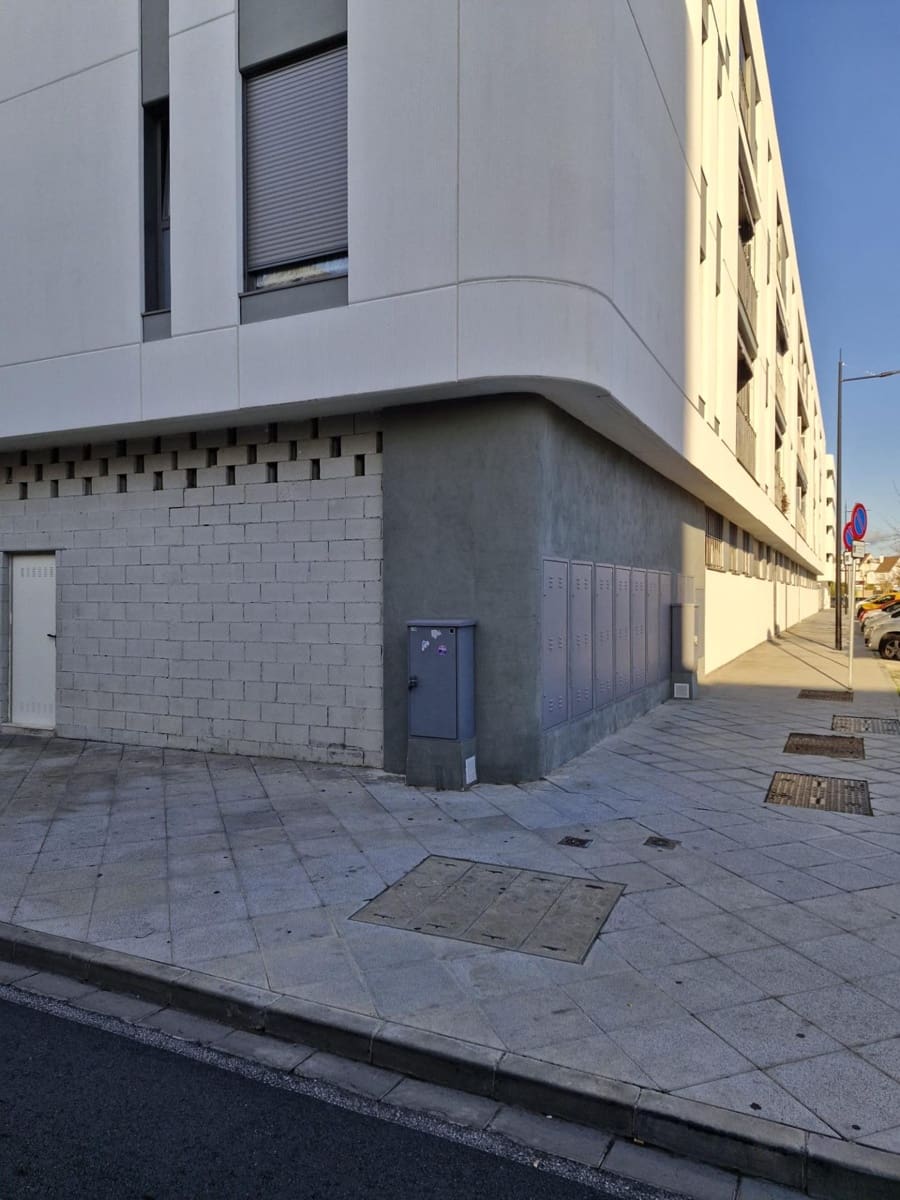 Commercial for sale in Dos Hermanas - € 105,000 (Ref: 9530647)