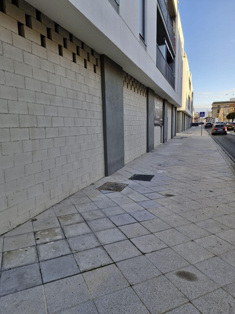 Commercial for sale in Dos Hermanas - € 105,000 (Ref: 9530647)