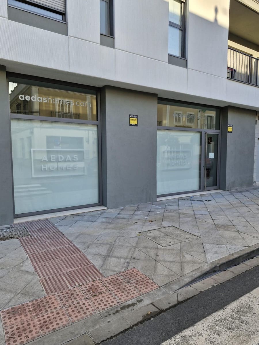 Commercial for sale in Dos Hermanas - € 105,000 (Ref: 9530647)