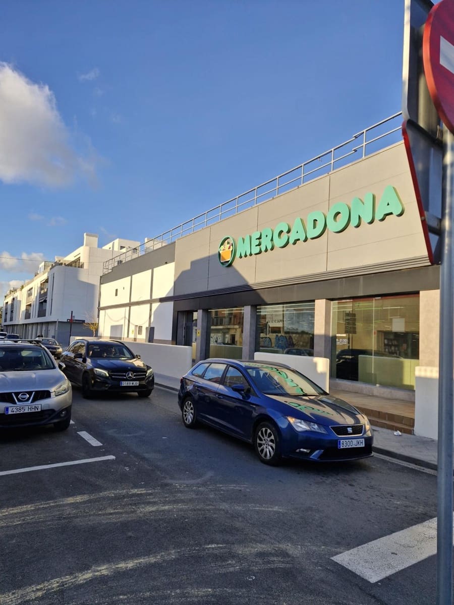 Commercial for sale in Dos Hermanas - € 105,000 (Ref: 9530647)