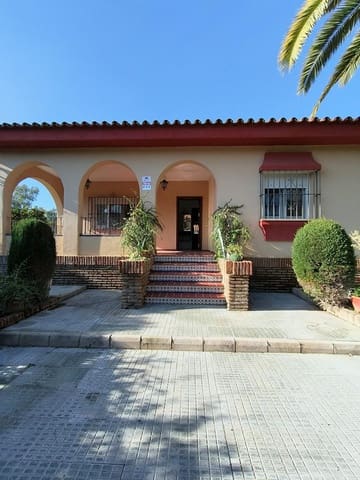 Chalet de 4 habitaciones en Carmona en venta con piscina garaje - 450.000 € (Ref: 9533819)