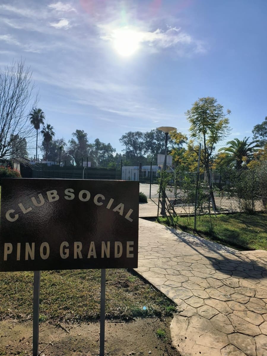 Chalet de 4 habitaciones en Carmona en venta con piscina garaje - 450.000 € (Ref: 9533819)