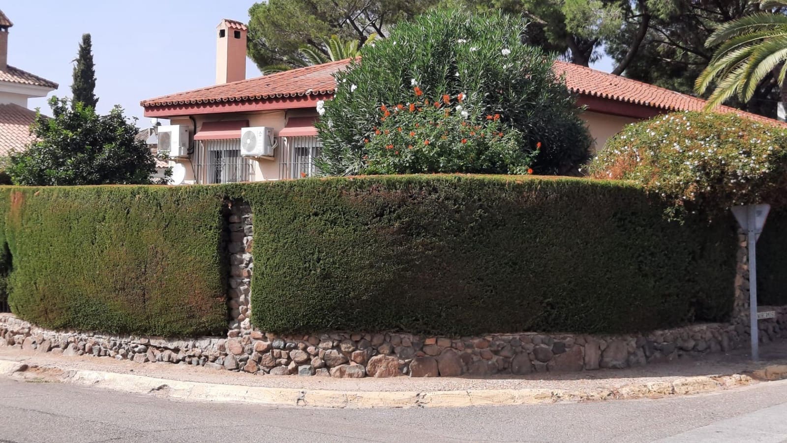 Chalet de 4 habitaciones en Carmona en venta con piscina garaje - 450.000 € (Ref: 9533819)