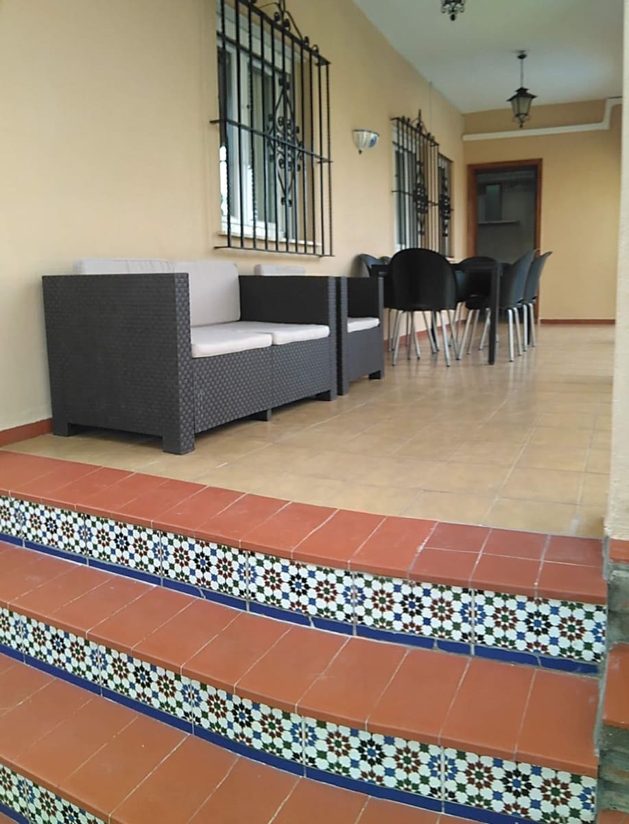 4 bedroom Villa for sale in Carmona with pool garage - € 450,000 (Ref: 9533819)