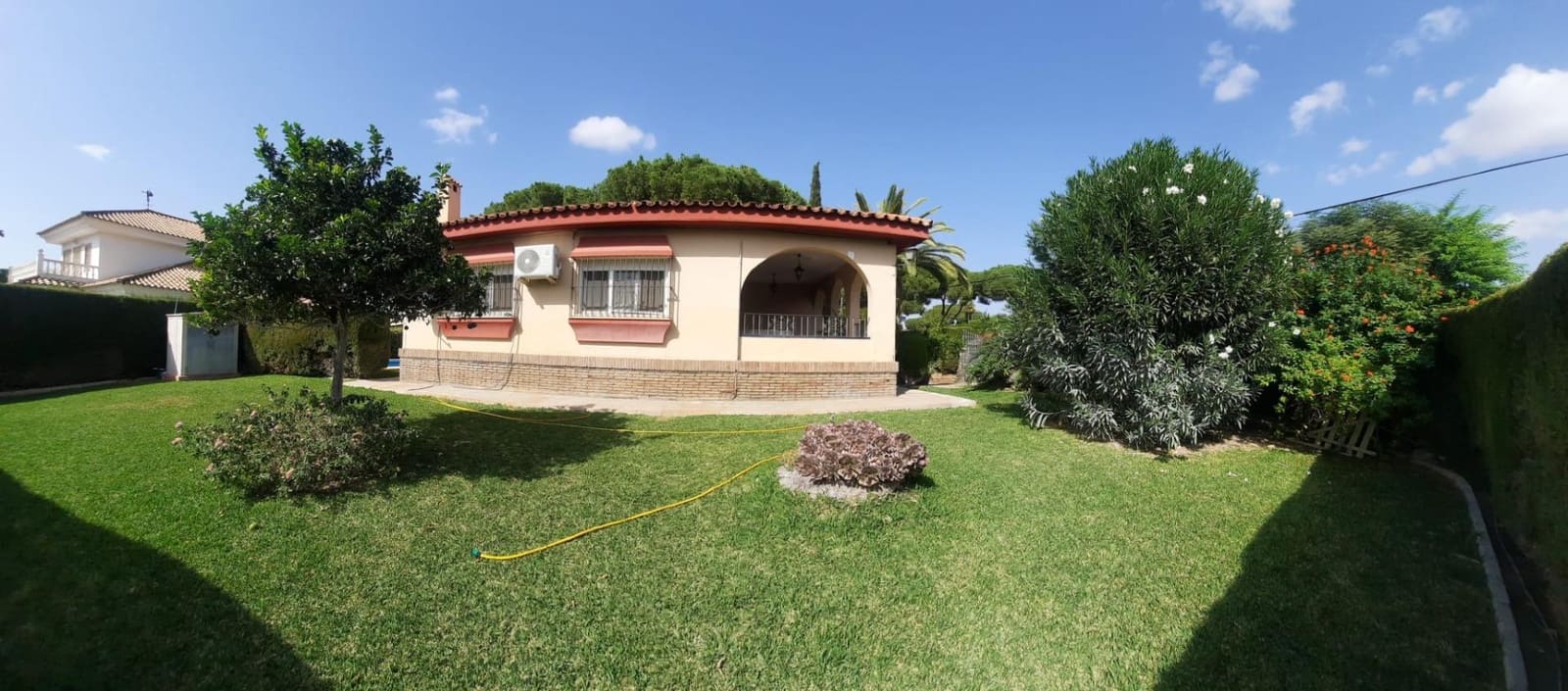 4 bedroom Villa for sale in Carmona with pool garage - € 450,000 (Ref: 9533819)