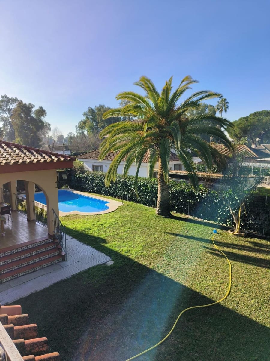 4 bedroom Villa for sale in Carmona with pool garage - € 450,000 (Ref: 9533819)