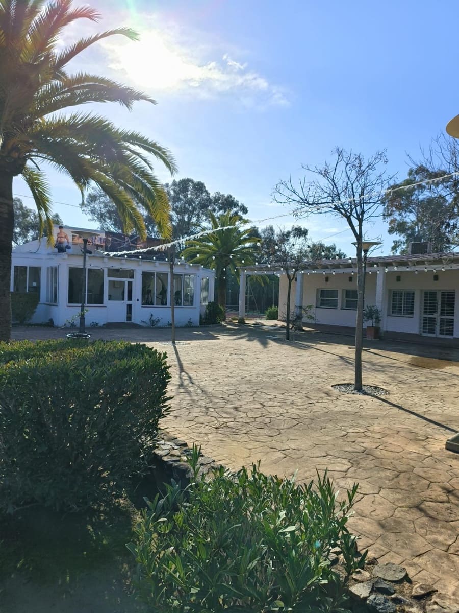 4 bedroom Villa for sale in Carmona with pool garage - € 450,000 (Ref: 9533819)