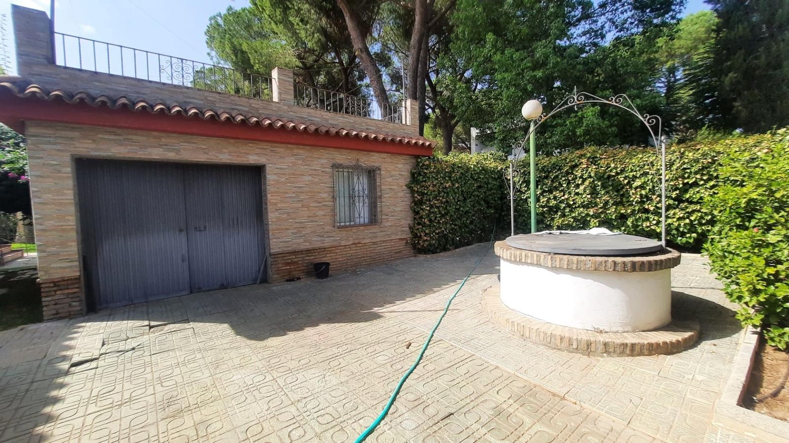 4 bedroom Villa for sale in Carmona with pool garage - € 450,000 (Ref: 9533819)